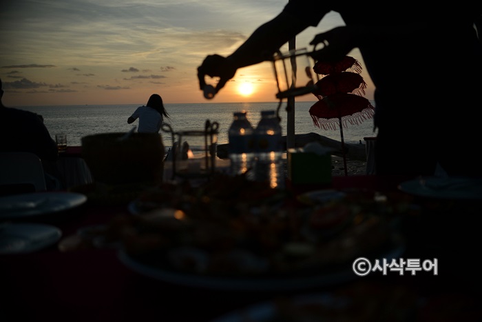 Sunset dining on Jimbaran Beach