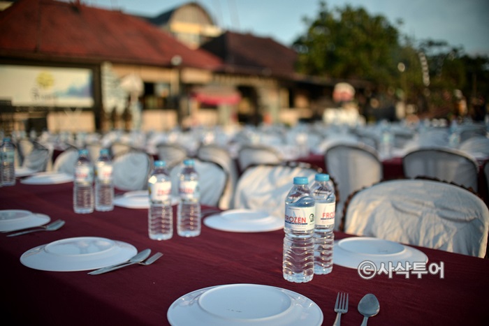 Table setting beside the beach