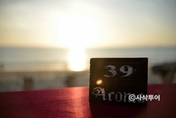 Sunset table detail