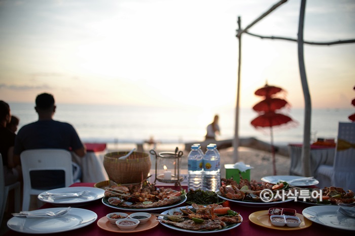 Dining by Jimbaran Bay