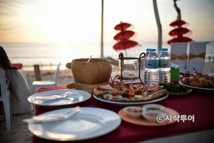 Beachfront seafood dinner