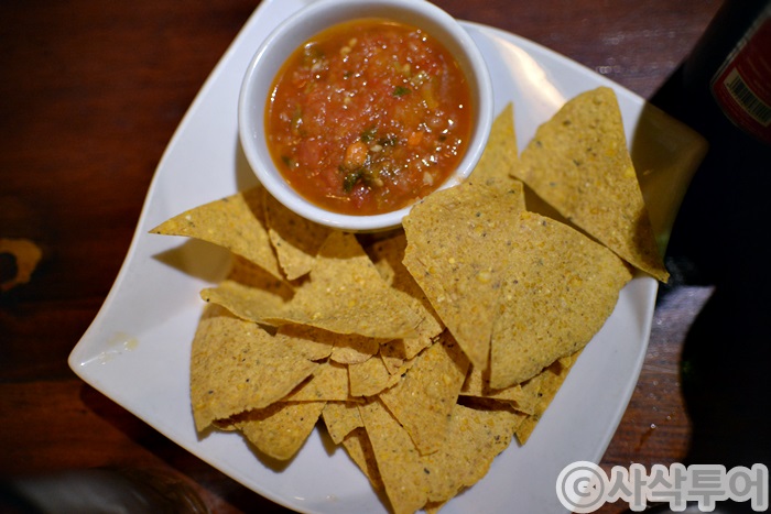 Nachos and dip