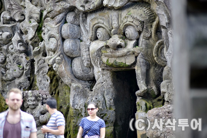 Goa Gajah — Elephant Cave — views and visitor photographs 1