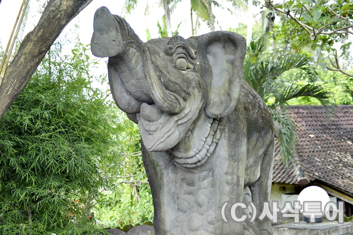 Goa Gajah — Elephant Cave — views and visitor photographs 3