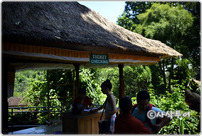 Goa Gajah — Elephant Cave — views and visitor photographs 7
