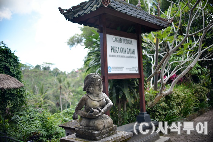 Goa Gajah — Elephant Cave — views and visitor photographs 9