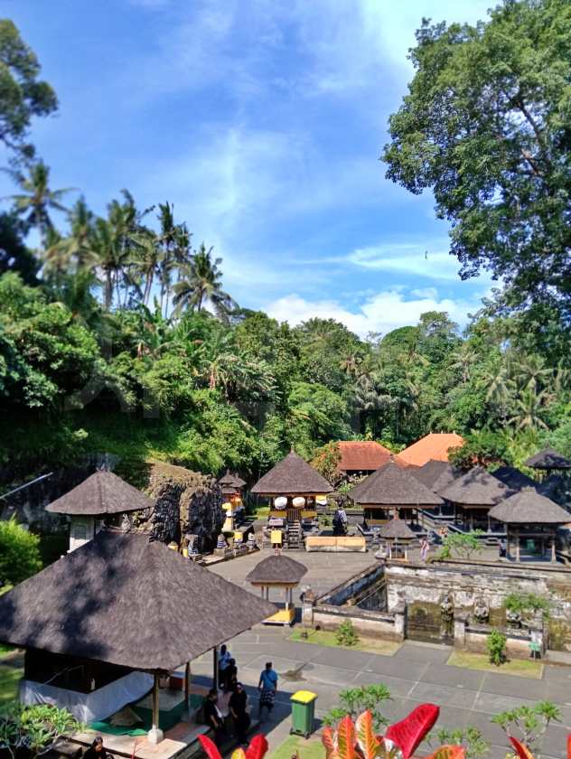 Goa Gajah — Elephant Cave — views and visitor photographs 12