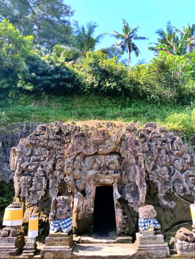 Goa Gajah — Elephant Cave — views and visitor photographs 16