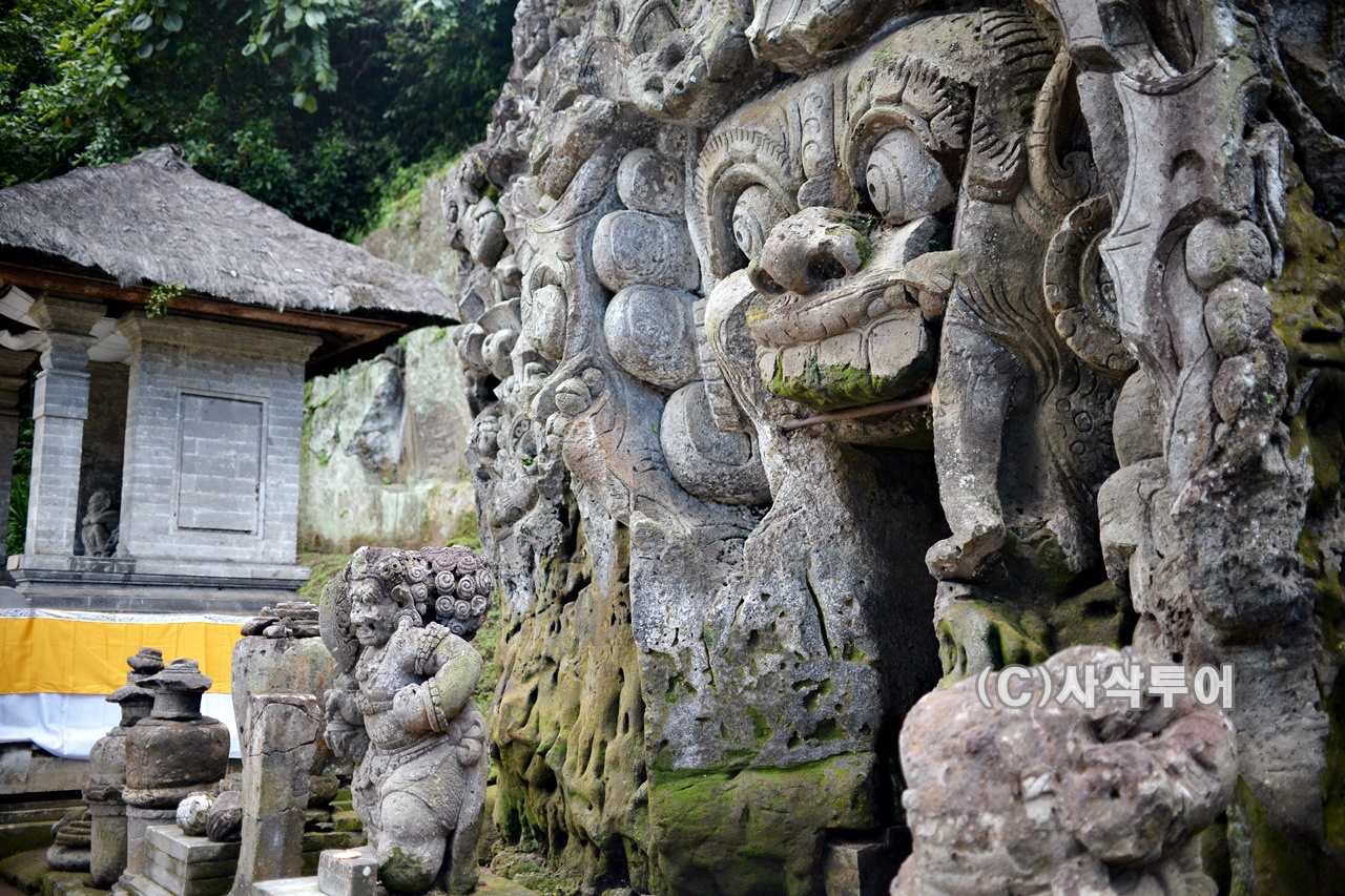 Goa Gajah — Elephant Cave — views and visitor photographs 18