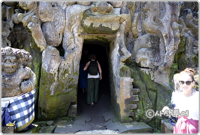 Goa Gajah — Elephant Cave — views and visitor photographs 21