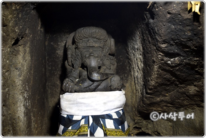 Goa Gajah — Elephant Cave — views and visitor photographs 23
