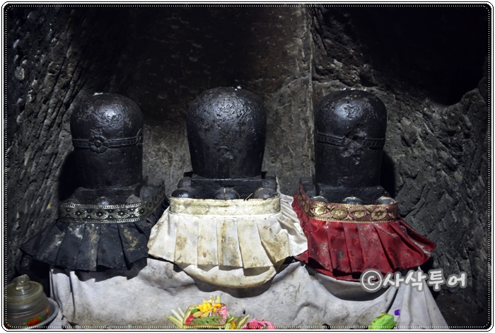 Goa Gajah — Elephant Cave — views and visitor photographs 24