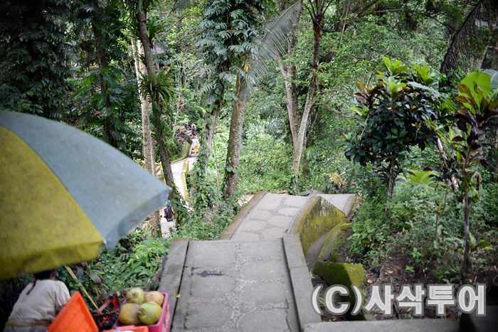 Goa Gajah — Elephant Cave — views and visitor photographs 28