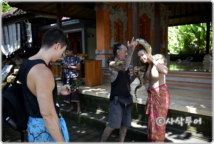 Goa Gajah — Elephant Cave — views and visitor photographs 44
