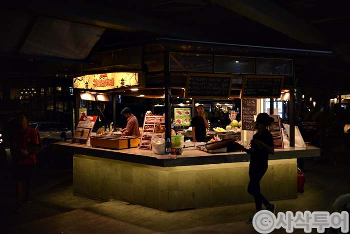 Lippo Mall Kuta — shops and displays 9
