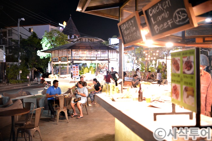 Lippo Mall Kuta — shops and displays 11