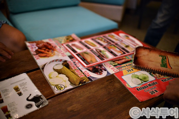 Lippo Mall Kuta — shops and displays 14