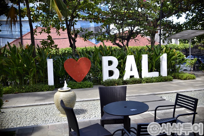 Seminyak Square — shops and displays 1