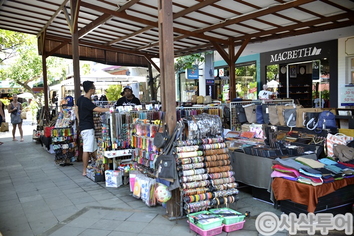 Seminyak Square — shops and displays 5