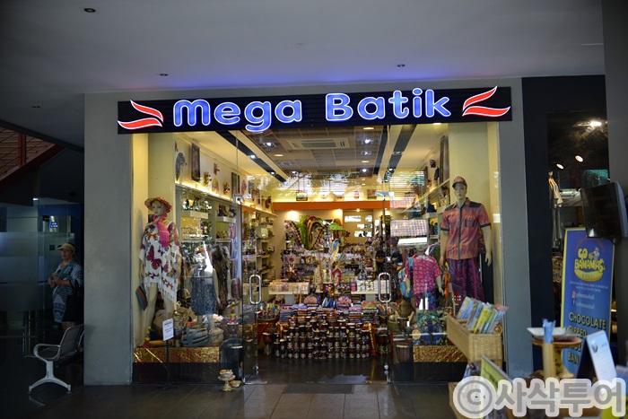 Seminyak Square — shops and displays 7