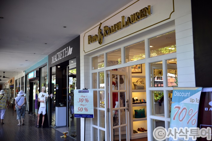Seminyak Square — shops and displays 8