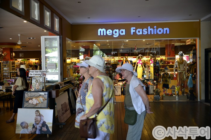 Seminyak Square — shops and displays 10