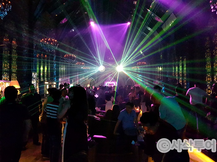Mirror Lounge & Club — venue and nightlife photographs 1