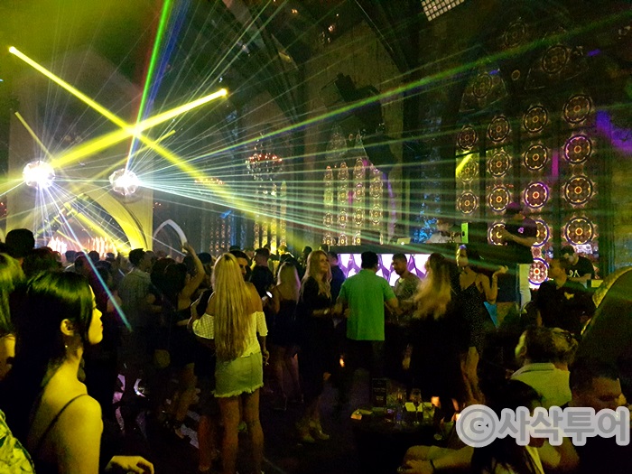 Mirror Lounge & Club — venue and nightlife photographs 2