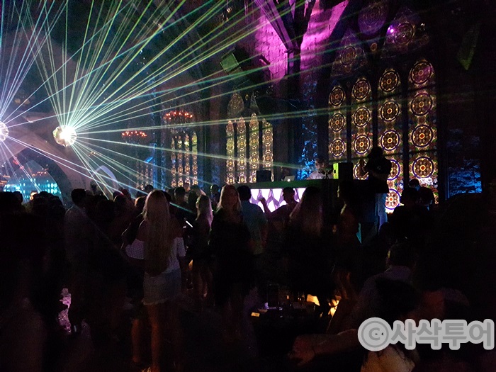 Mirror Lounge & Club — venue and nightlife photographs 3