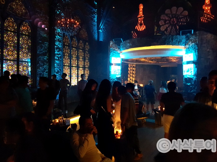 Mirror Lounge & Club — venue and nightlife photographs 10