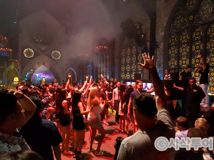 Mirror Lounge & Club — venue and nightlife photographs 13