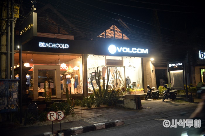 Seminyak Shopping Streets — shops and displays 7