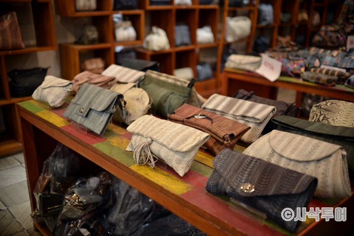 Syang Seminyak — shops and displays 1