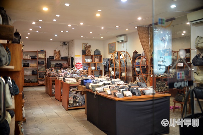 Syang Seminyak — shops and displays 2