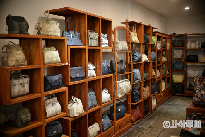 Syang Seminyak — shops and displays 4