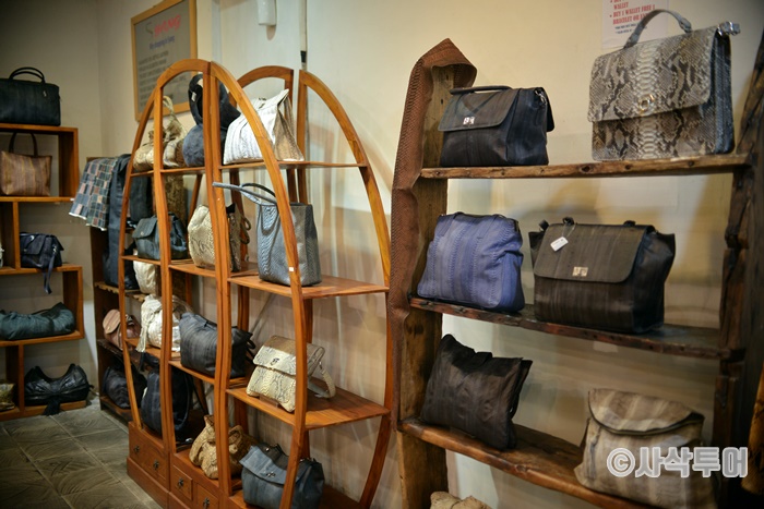 Syang Seminyak — shops and displays 7