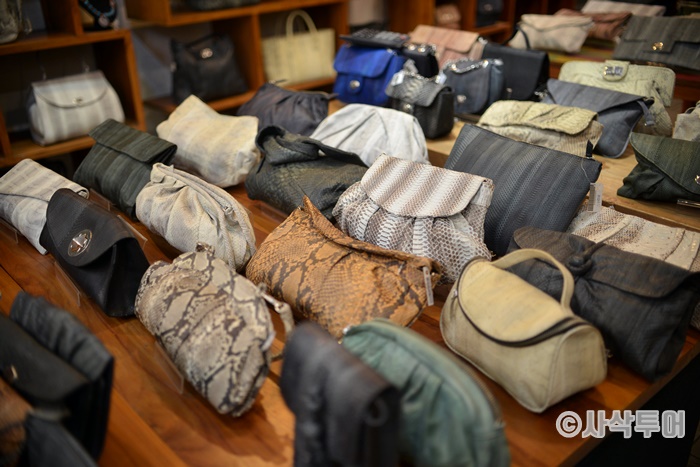 Syang Seminyak — shops and displays 9