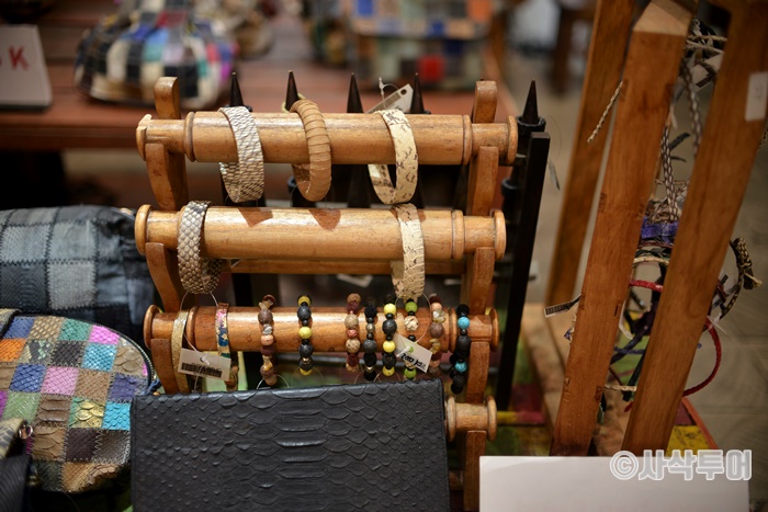 Syang Seminyak — shops and displays 13