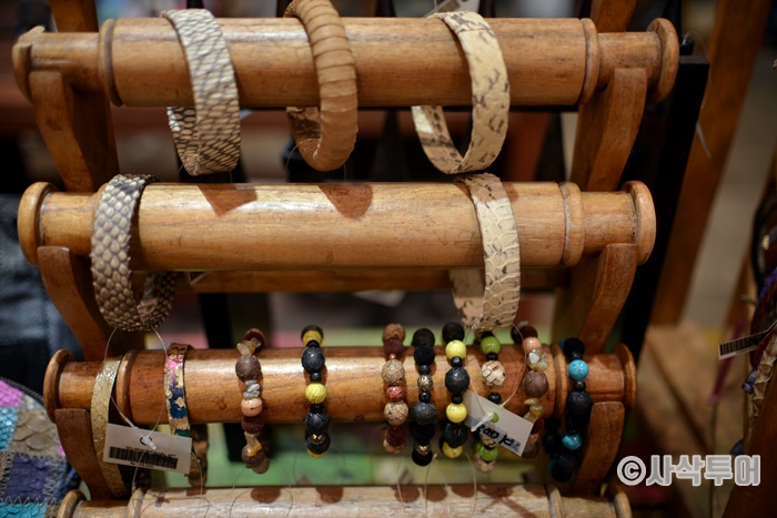 Syang Seminyak — shops and displays 14
