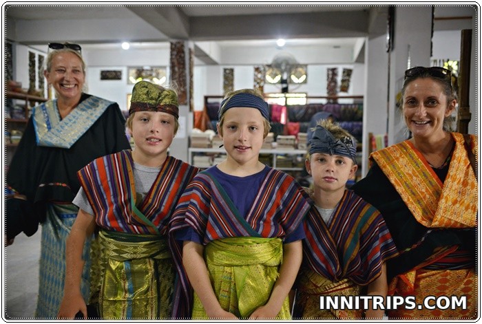 Sukarara traditional clothing · checkout tour photo 24