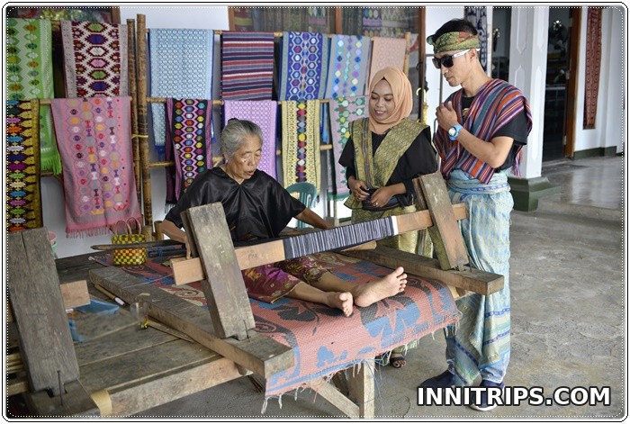 Sukarara traditional clothing · checkout tour photo 25