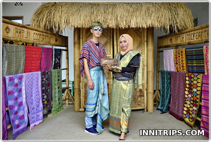 Sukarara traditional clothing · checkout tour photo 26