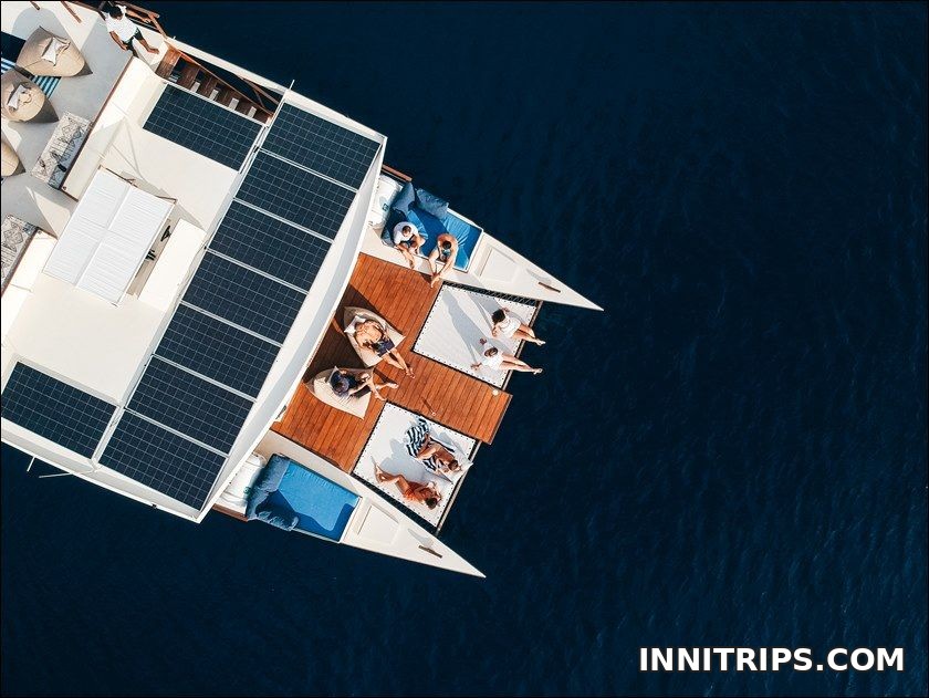 Meet the shared Utopia catamaran · Gili cruise photo 5