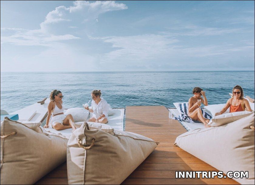 Cruise atmosphere and sunset · Gili cruise photo 24
