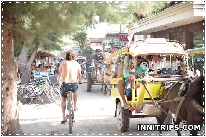 Cycle toward the sunset point · Gili Trawangan tour photo 8