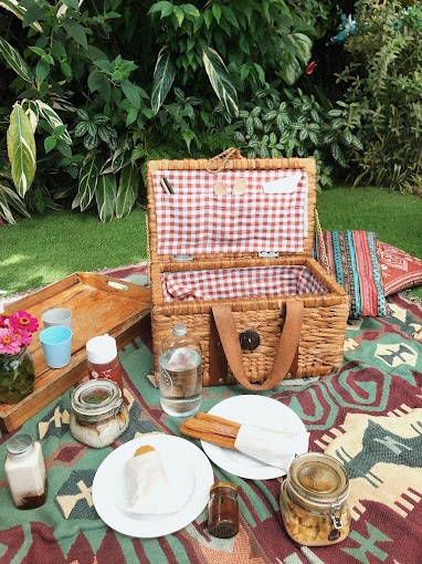 An example picnic basket, drinks and sweet treats