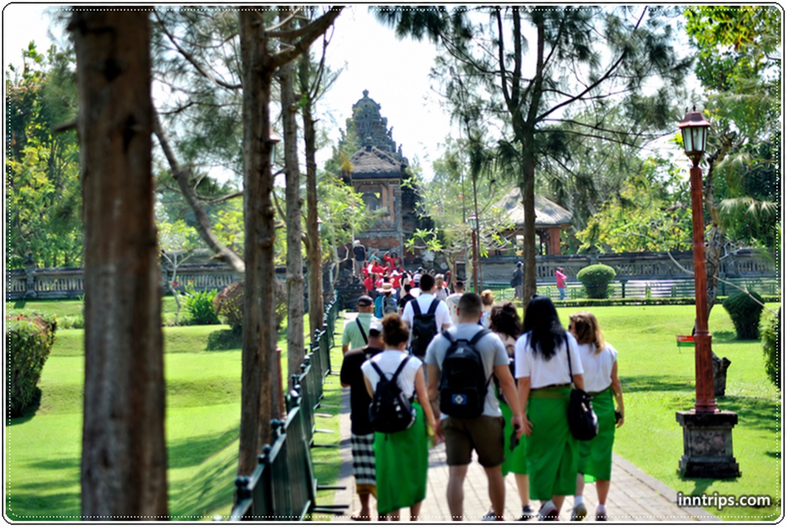 The garden approach to Taman Ayun