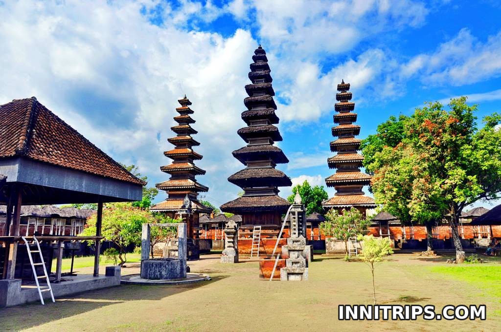Hotel pickup and Meru Temple · Lombok photo tour image 2
