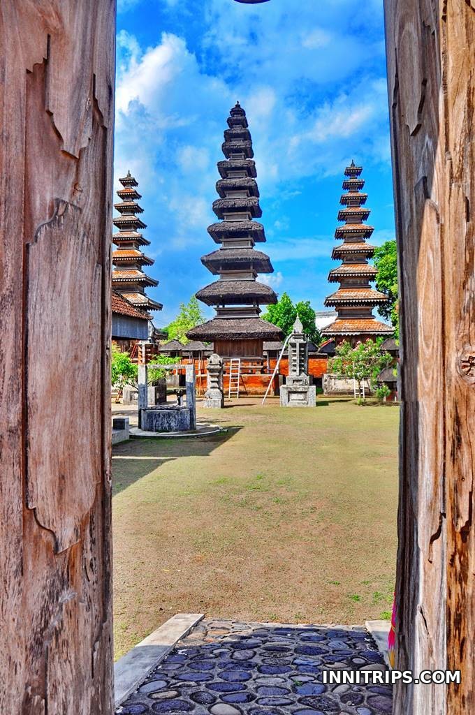 Hotel pickup and Meru Temple · Lombok photo tour image 3