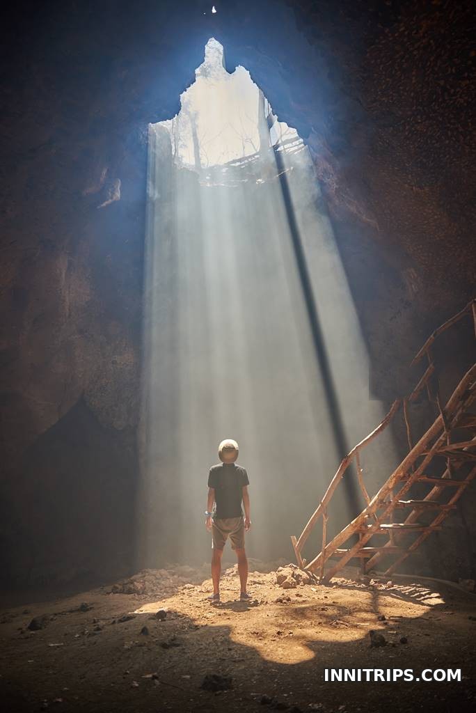 Bat Cave and hotel return · Lombok photo tour image 43